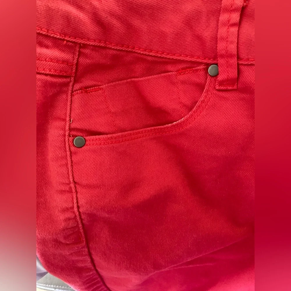 ARTISAN NY Women's Red Jeans - Picture 8 of 11